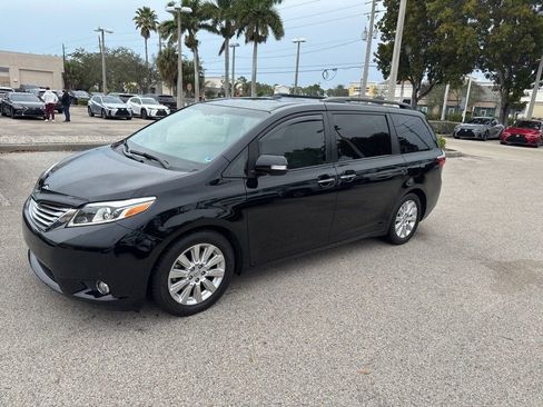 Used 2016 Toyota Sienna Limited Premium image 12