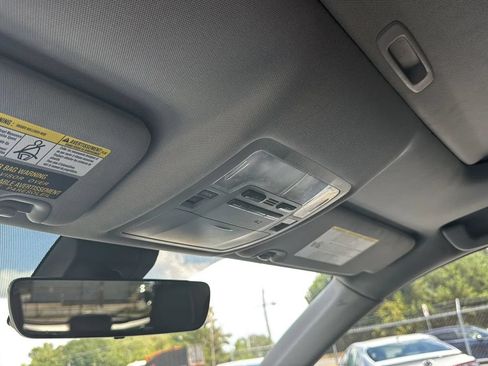 Used 2018 Toyota Highlander Limited FWD image 13
