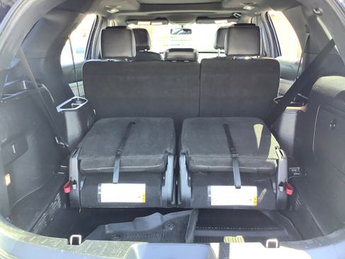 Used 2017 Ford Explorer XLT w/ Equipment Group 202A AWD/4WD image 15