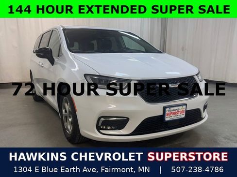 Used 2024 Chrysler Pacifica Limited FWD image 1