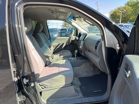 Used 2018 Nissan Frontier SV image 24
