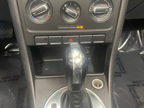 Used 2013 Volkswagen Beetle 2.5 FWD image 25