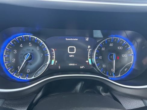 Used 2021 Chrysler Pacifica Touring FWD image 38