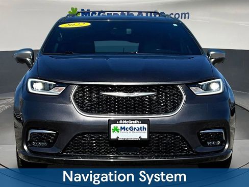 Used 2022 Chrysler Pacifica Pinnacle image 2