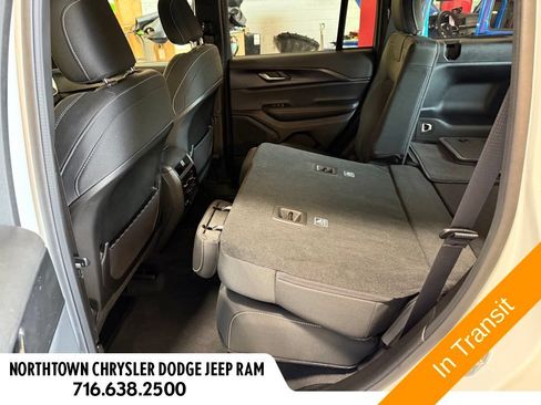 Used 2025 Jeep Grand Cherokee Laredo X w/ Luxury Tech Group I AWD/4WD image 28