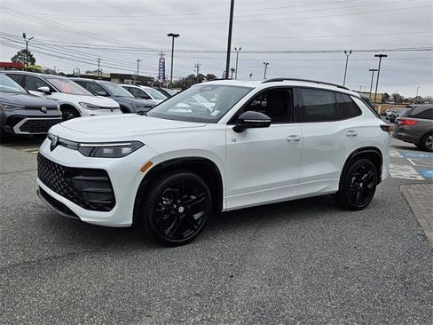 New 2026 Volkswagen Tiguan SE R-Line image 3