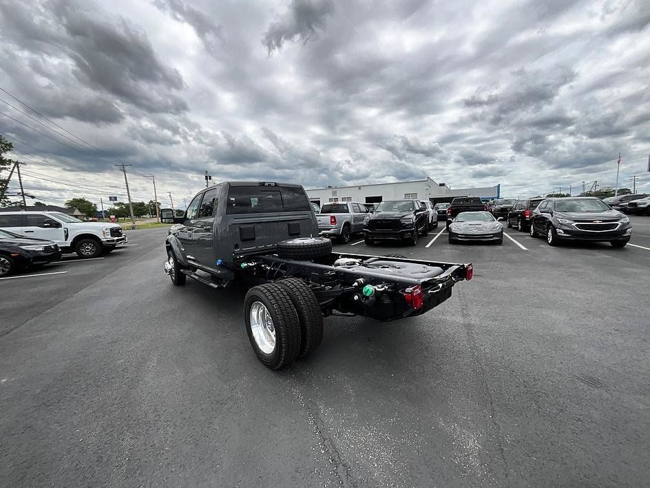 New 2026 RAM 5500 4x4 Crew Cab w/ Laramie Trim Package image 7