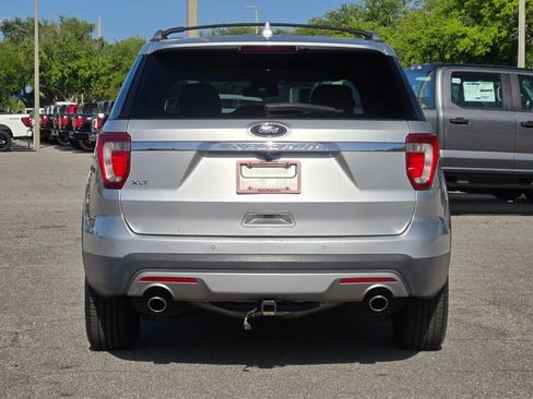 Used 2017 Ford Explorer XLT w/ Equipment Group 201A image 6