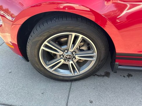Used 2010 Ford Mustang Premium RWD image 11