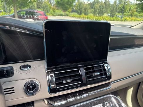 Used 2021 Lincoln Navigator Reserve w/ Luxury Package AWD/4WD image 8