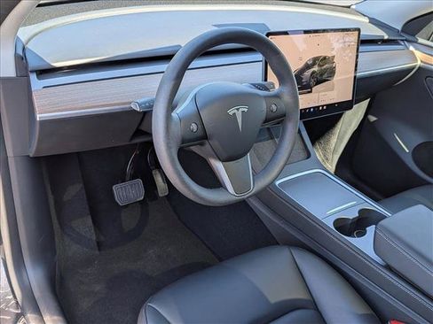 Used 2025 Tesla Model Y Long Range RWD image 10
