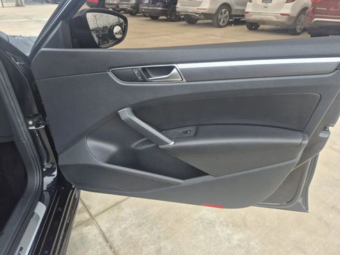 Used 2018 Volkswagen Passat 2.0T R-Line FWD image 16