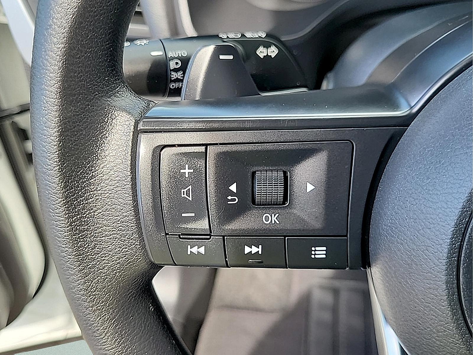 Used 2024 Nissan Rogue S AWD/4WD image 16