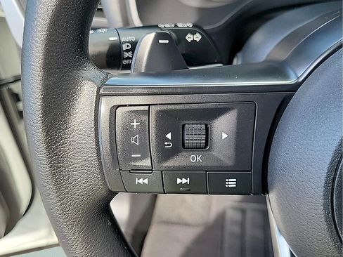 Used 2024 Nissan Rogue S AWD/4WD image 16