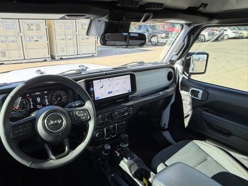 Used 2024 Jeep Gladiator Sport image 18