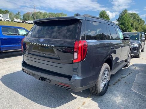 New 2025 Ford Expedition Active image 28