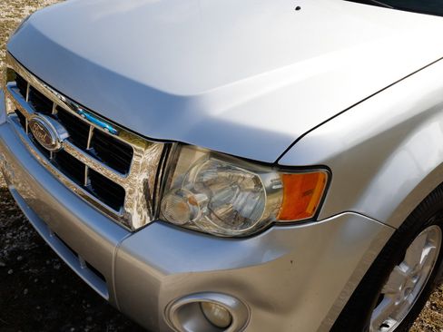 Used 2010 Ford Escape XLT image 30