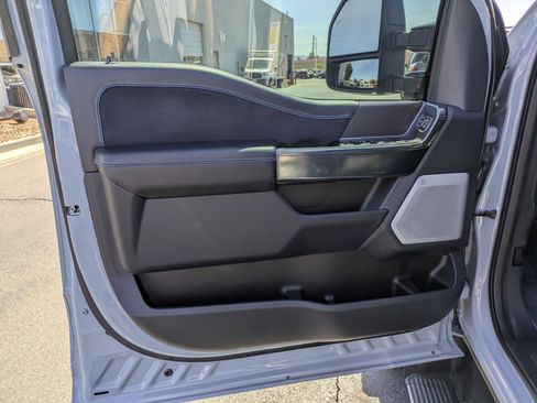 Used 2026 Ford F450 Platinum w/ FX4 Off-Road Package AWD/4WD image 12