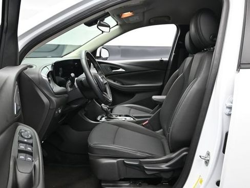 Used 2025 Buick Encore GX Preferred AWD/4WD image 19