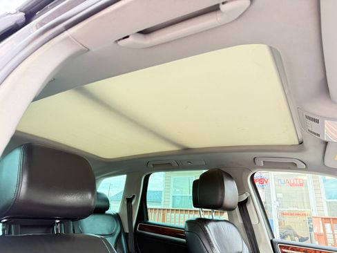 Used 2012 Volkswagen Touareg VR6 image 52