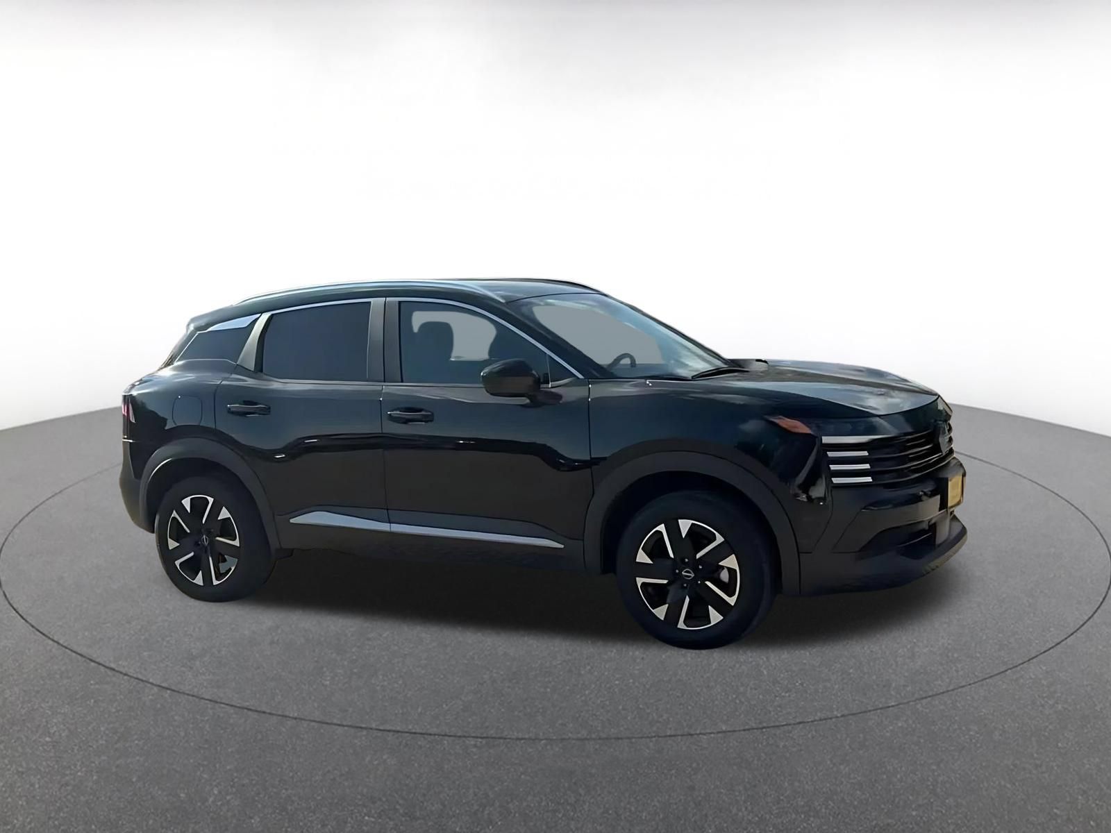 Used 2026 Nissan Kicks SV w/ Cold Weather Package AWD/4WD image 2