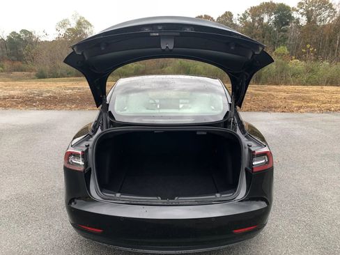 Used 2021 Tesla Model 3 Standard Range Plus image 9