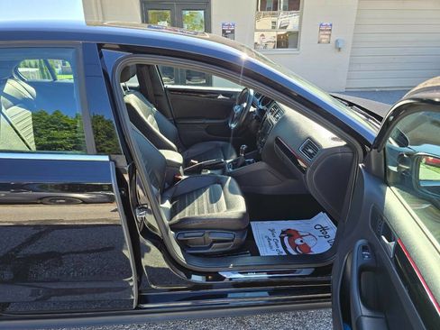 Used 2017 Volkswagen Jetta GLI FWD image 11