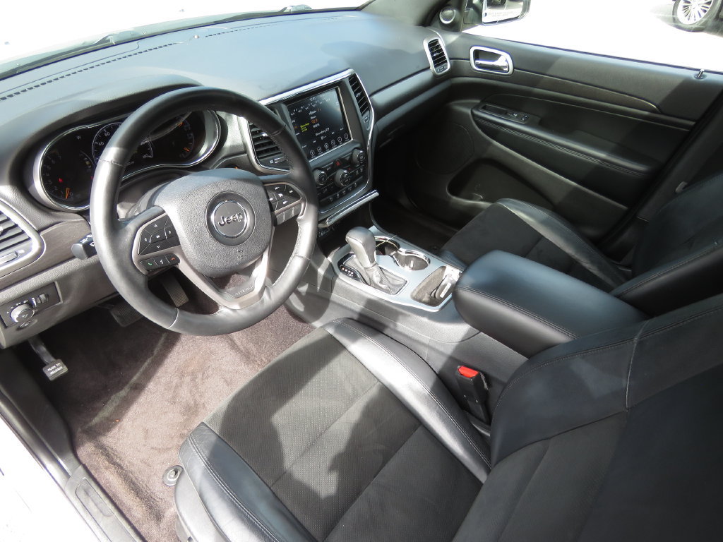 Used 2018 Jeep Grand Cherokee Altitude AWD/4WD image 11