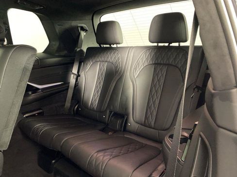 Used 2025 BMW X7 M60i w/ Climate Comfort Package AWD/4WD image 25