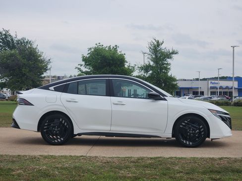 New 2026 Nissan Sentra SR FWD image 7