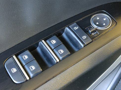 Used 2025 Kia Soul LX w/ LX Technology Package FWD image 27
