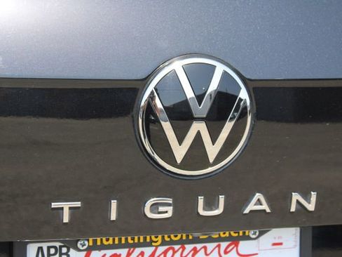 Used 2023 Volkswagen Tiguan SE R-Line FWD image 6