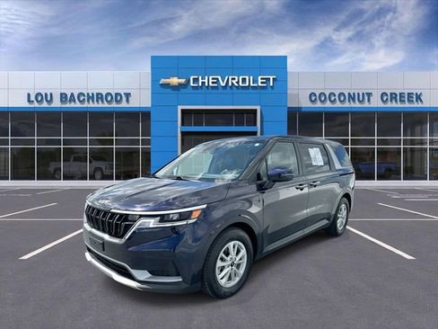 Used 2024 Kia Carnival LX image 4