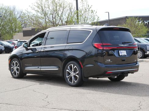 Used 2022 Chrysler Pacifica Pinnacle AWD/4WD image 8