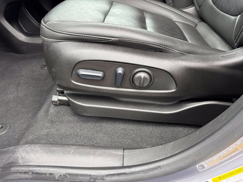 Used 2023 Chevrolet Bolt LT w/ Infotainment Package FWD image 13