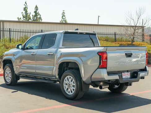 Used 2024 Toyota Tacoma SR5 AWD/4WD image 11