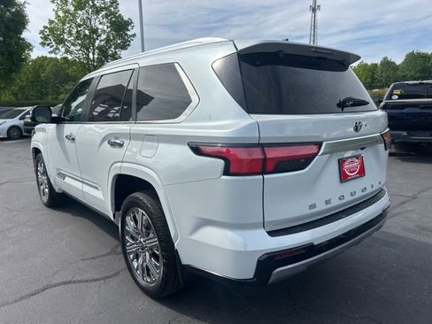 Used 2025 Toyota Sequoia Capstone AWD/4WD image 10