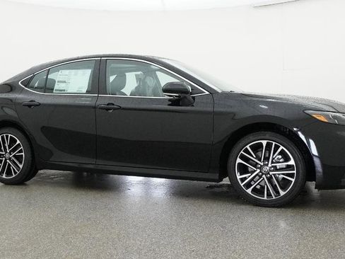 Used 2026 Toyota Camry XLE AWD/4WD image 18