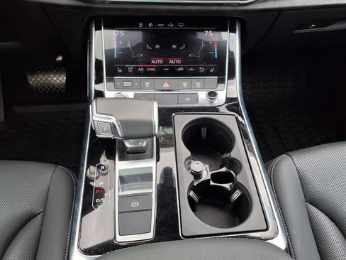 Used 2023 Audi Q8 Premium Plus w/ Premium Plus Package AWD/4WD image 17