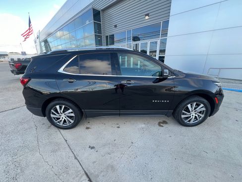 Used 2023 Chevrolet Equinox Premier AWD/4WD image 2