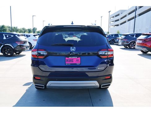Used 2024 Honda Pilot Touring image 7