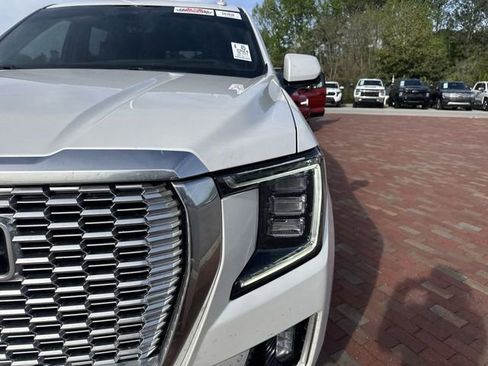 Used 2024 GMC Yukon Denali w/ Denali Reserve Package image 23