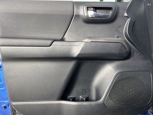 Used 2016 Toyota Tacoma TRD Sport image 23