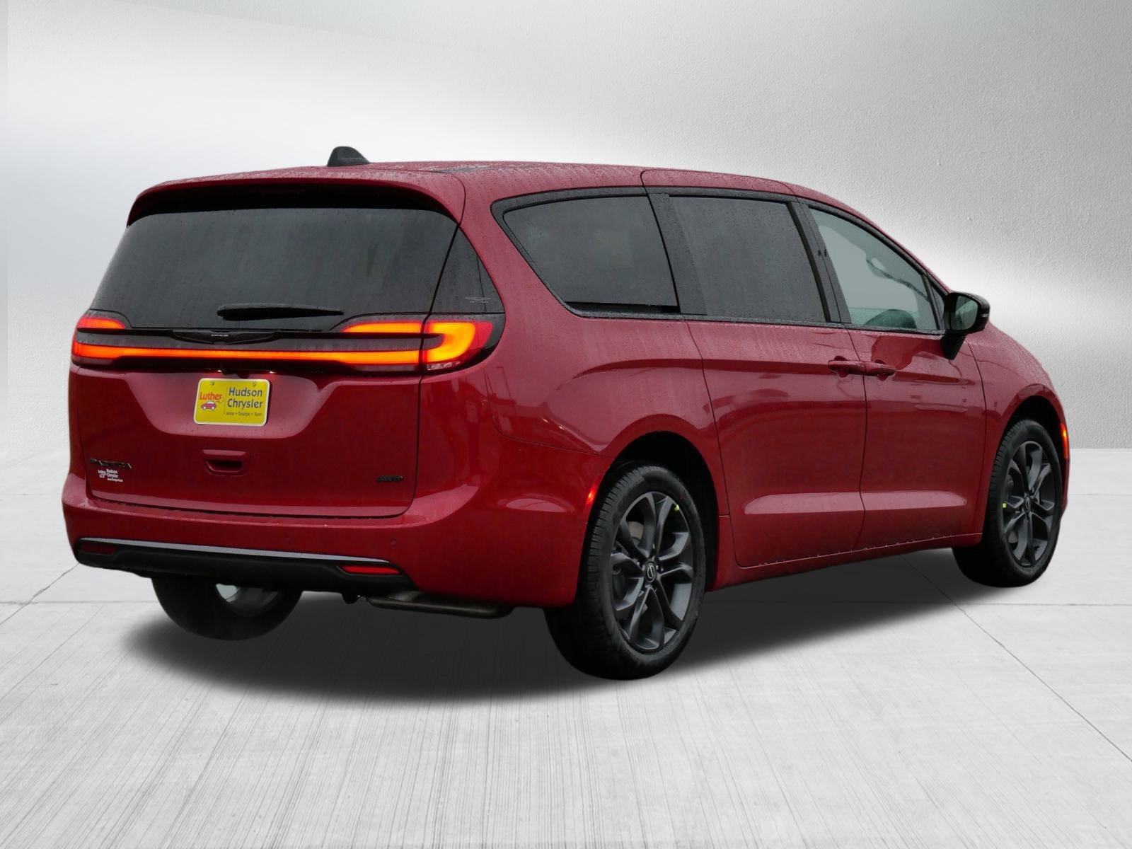 New 2026 Chrysler Pacifica Select AWD/4WD image 2