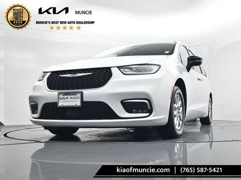 Used 2024 Chrysler Pacifica Touring-L FWD image 36