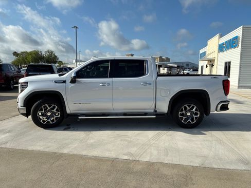Used 2023 GMC Sierra 1500 SLT AWD/4WD image 6