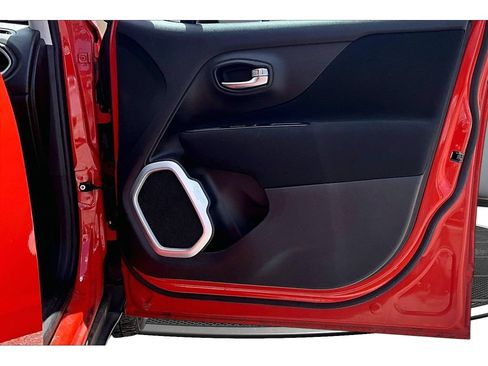 Used 2021 Jeep Renegade Latitude FWD image 45