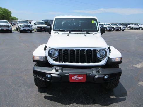 Used 2024 Jeep Gladiator Sport AWD/4WD image 11