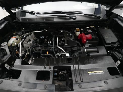 Certified 2025 Nissan Kicks SV image 3