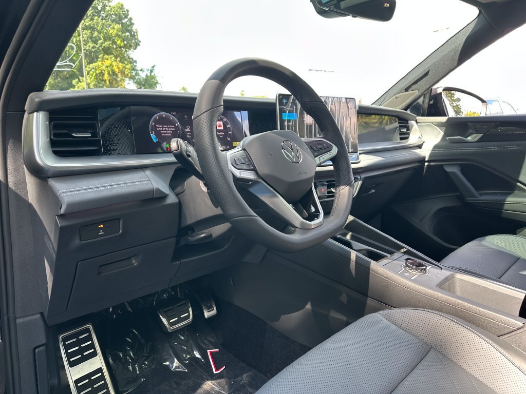 New 2026 Volkswagen Tiguan SE R-Line AWD/4WD image 11